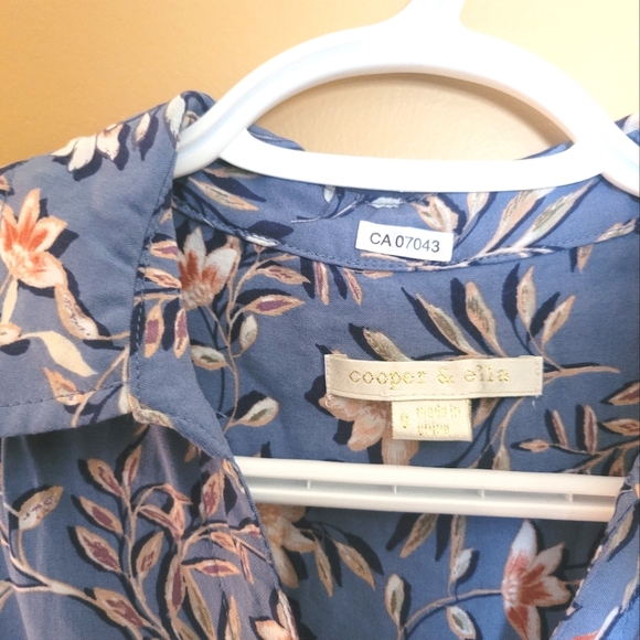 Floral Cooper & Ella Sleeveless Button Up Top - Picture 3 of 4